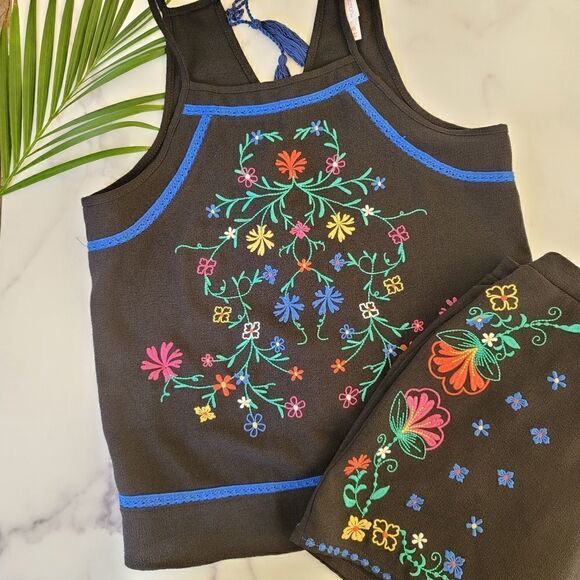 Xhilaration Pants - Xhilaration medium matching Mexican embroidery set tank top & shorts boho